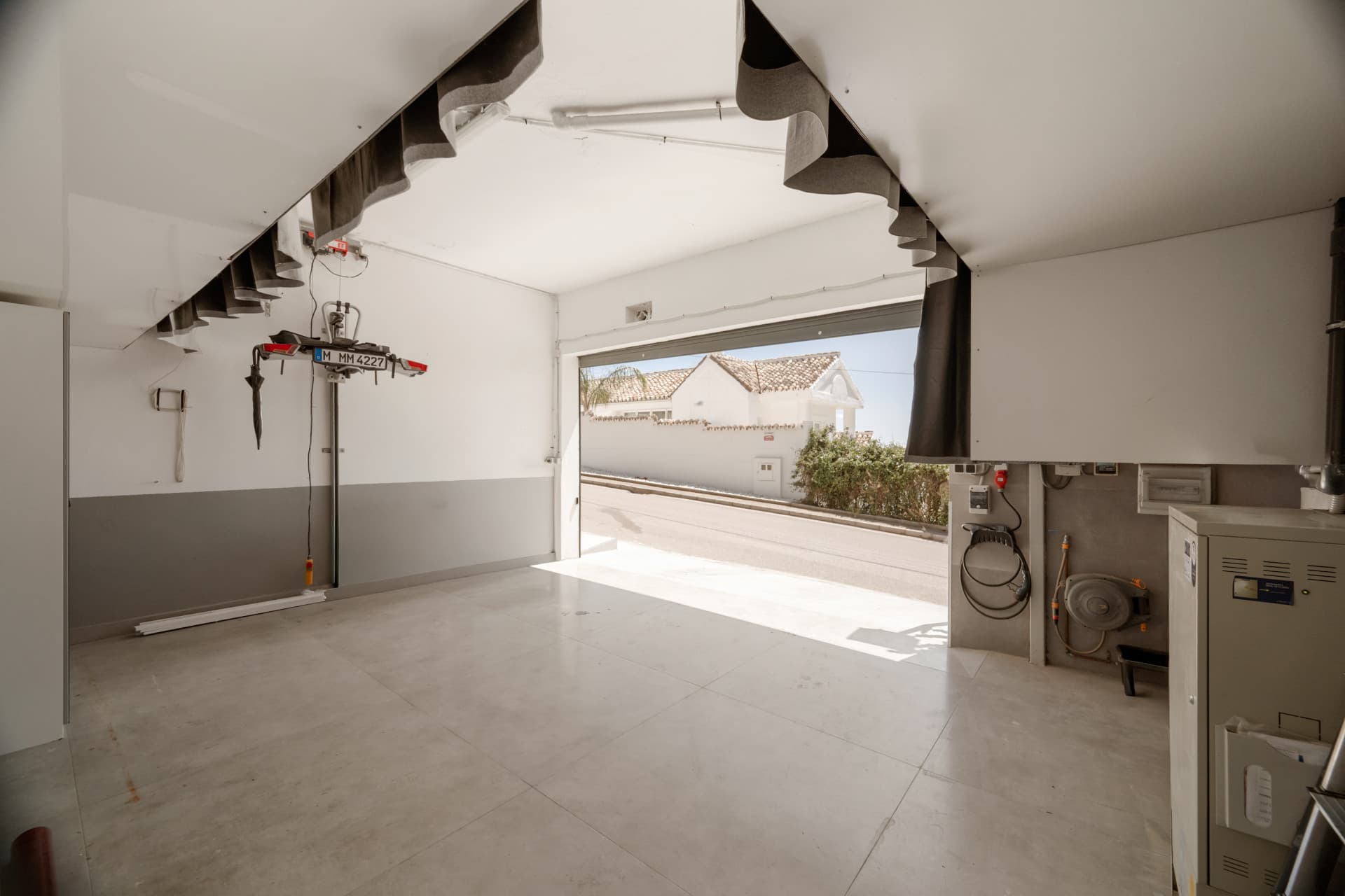 Luxury 4-Bedroom Villa in Nueva Andalucía with Panoramic Sea Views