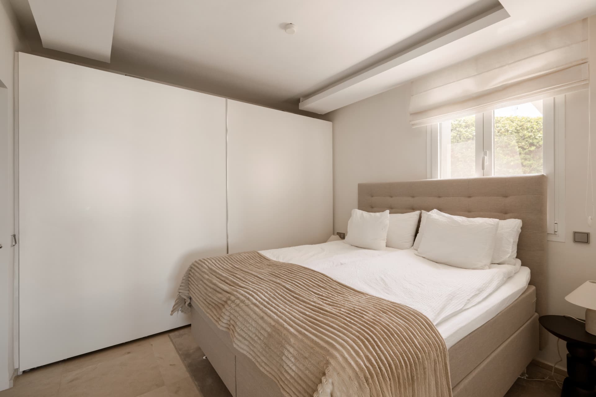 Luxury 4-Bedroom Villa in Nueva Andalucía with Panoramic Sea Views