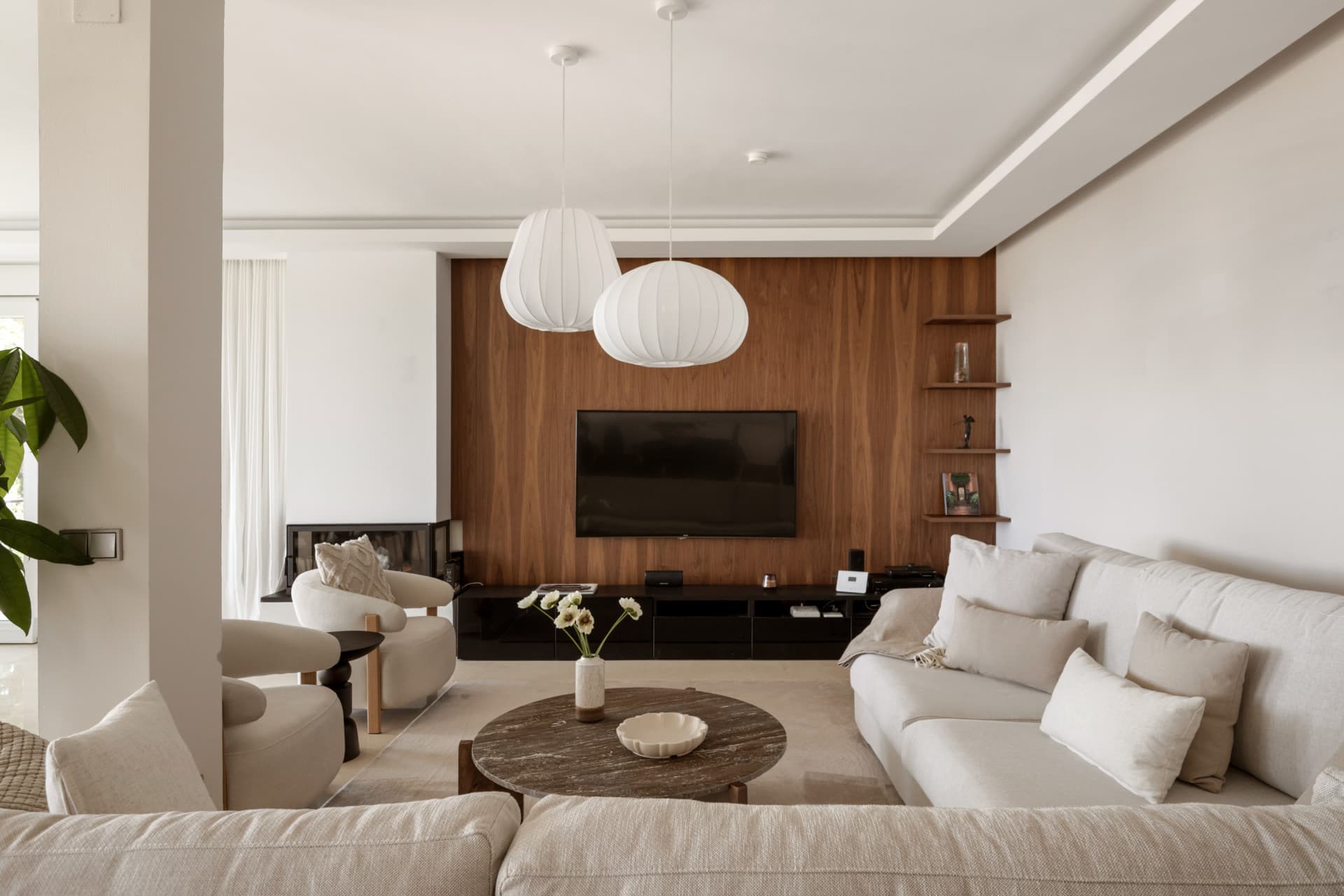 Luxury 4-Bedroom Villa in Nueva Andalucía with Panoramic Sea Views