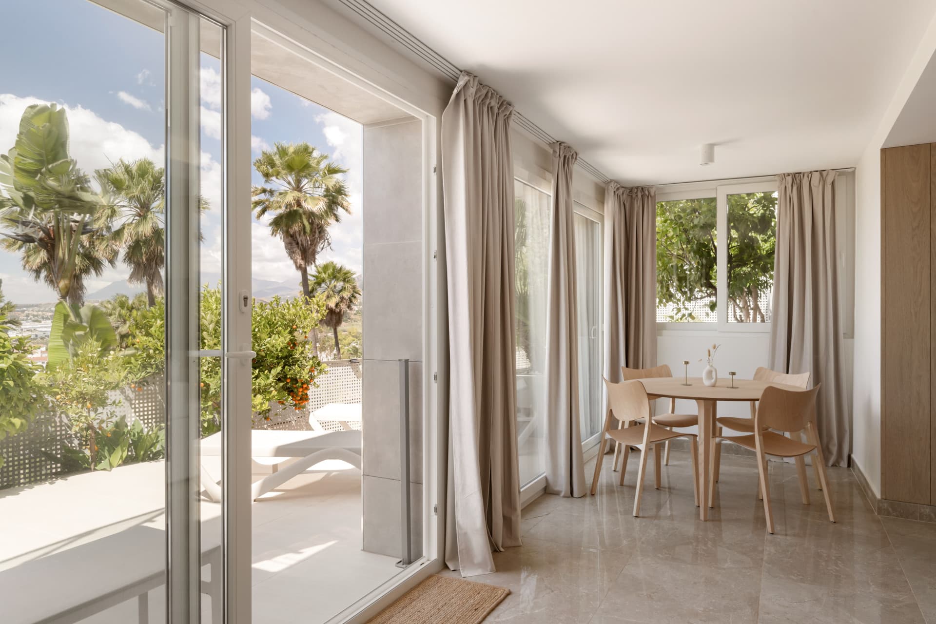 Luxury 4-Bedroom Villa in Nueva Andalucía with Panoramic Sea Views