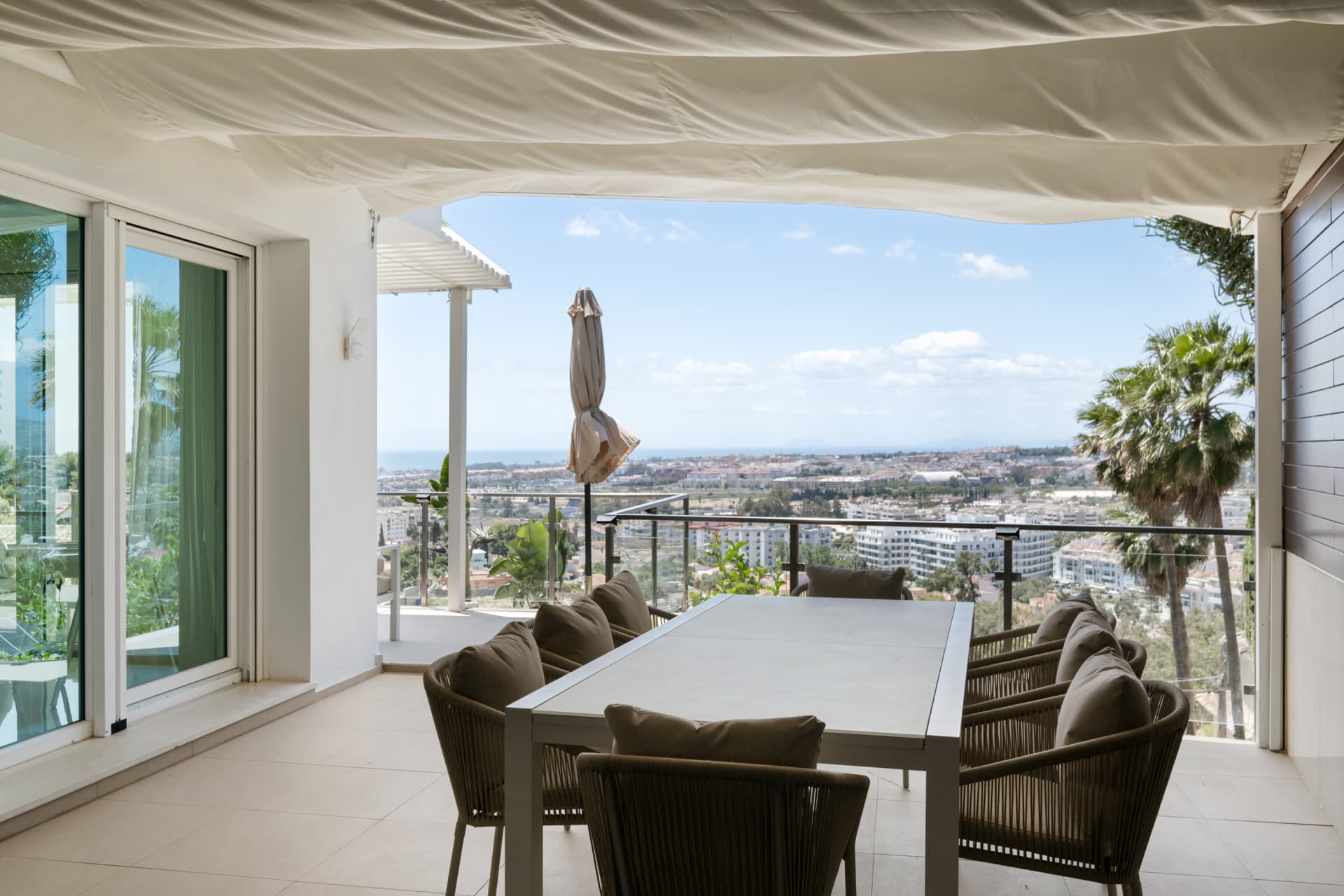 Luxury 4-Bedroom Villa in Nueva Andalucía with Panoramic Sea Views