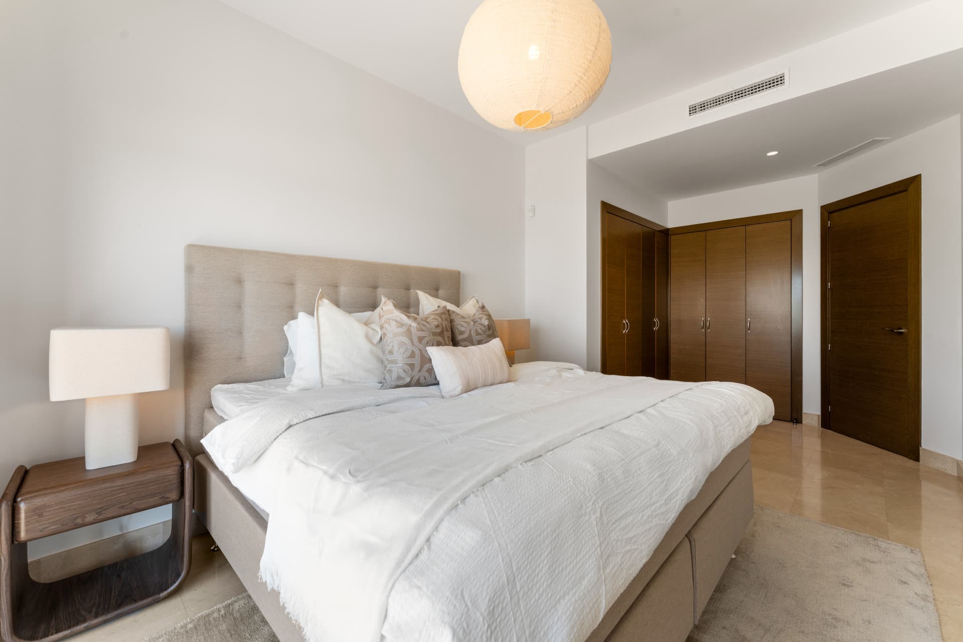 Luxury 5-Bedroom Villa in La Alquería, Benahavís with Panoramic Views