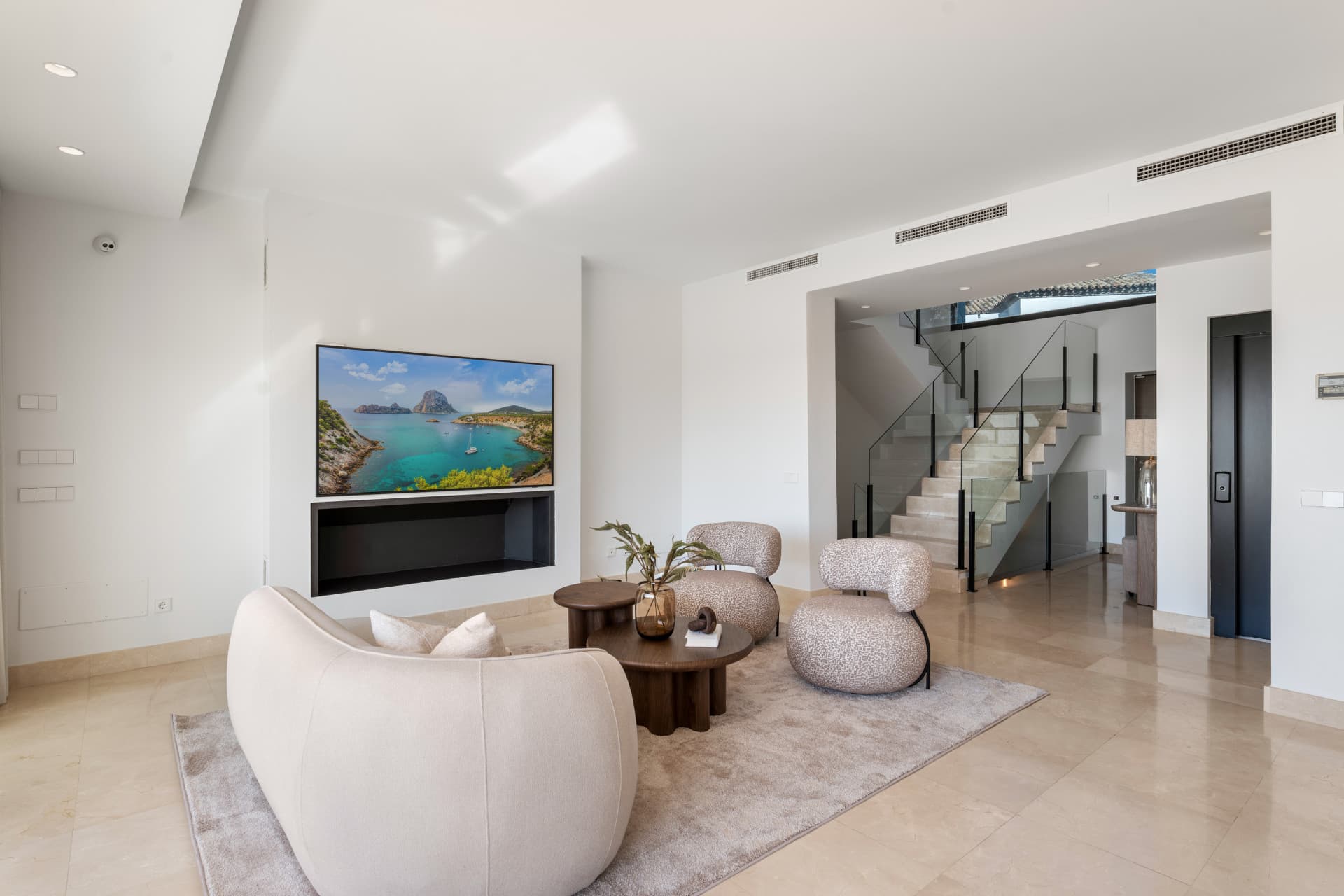 Luxury 5-Bedroom Villa in La Alquería, Benahavís with Panoramic Views