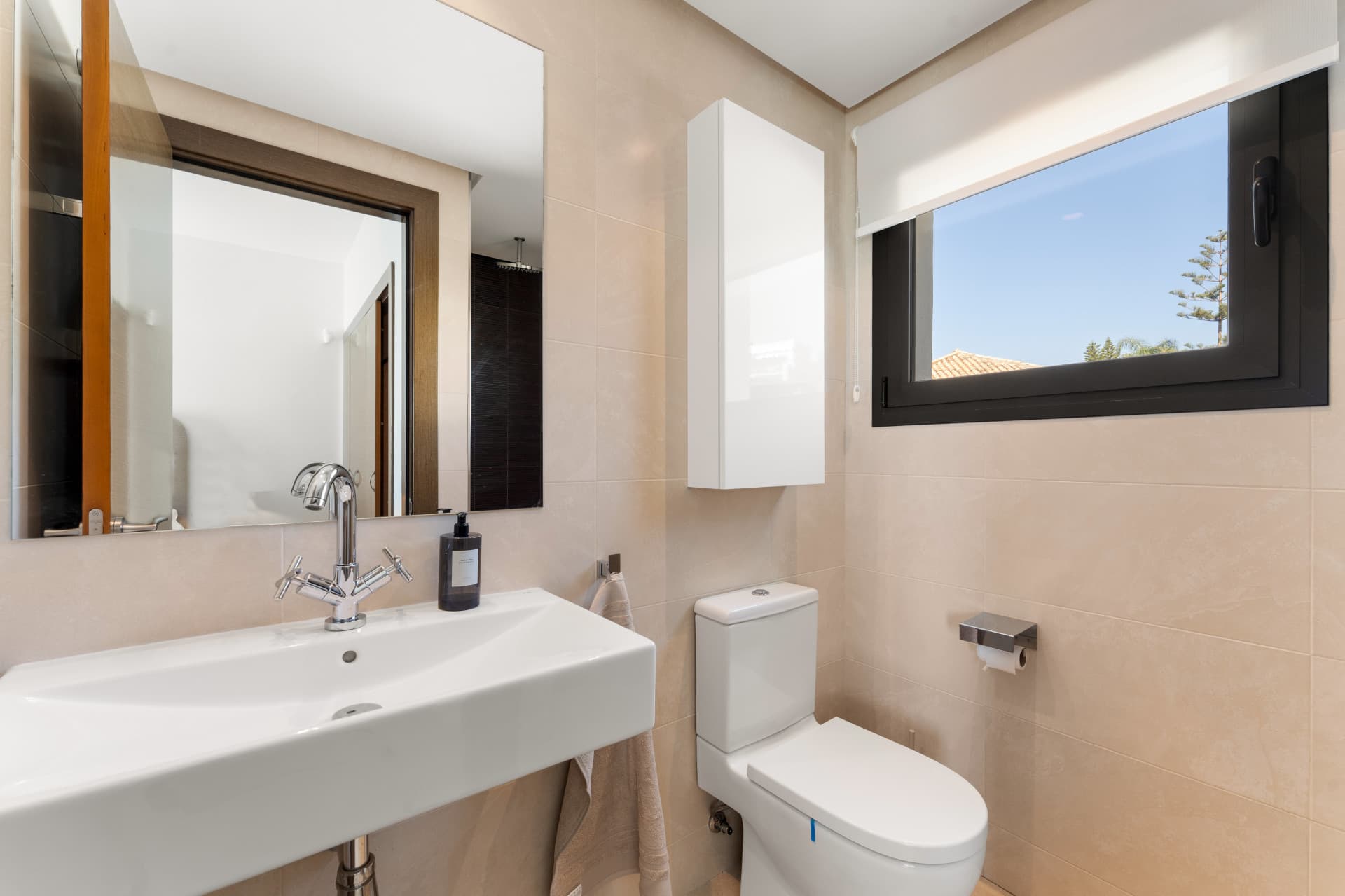 Luxury 5-Bedroom Villa in La Alquería, Benahavís with Panoramic Views