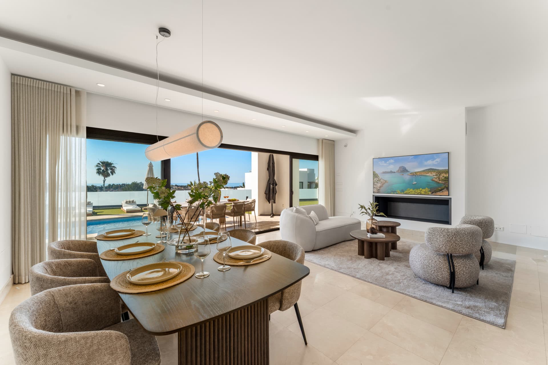 Luxury 5-Bedroom Villa in La Alquería, Benahavís with Panoramic Views