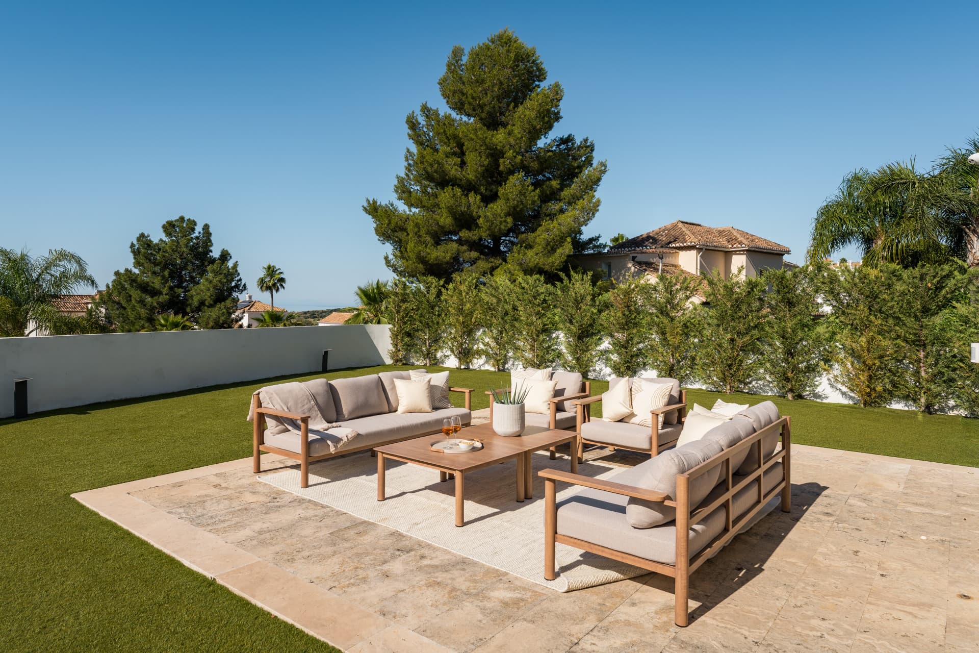 Luxury 5-Bedroom Villa in La Alquería, Benahavís with Panoramic Views