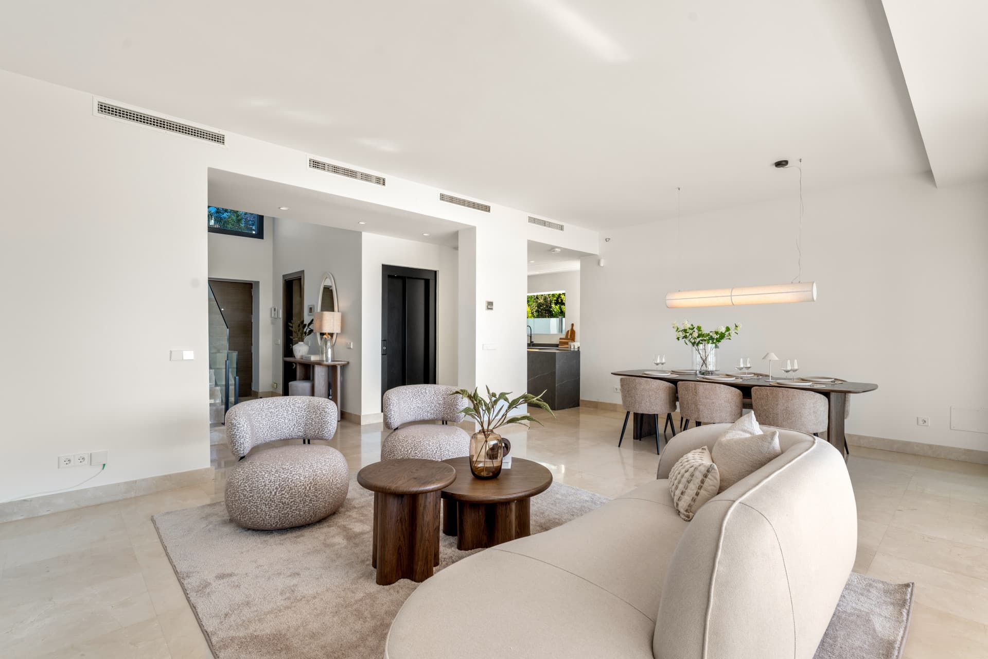 Luxury 5-Bedroom Villa in La Alquería, Benahavís with Panoramic Views