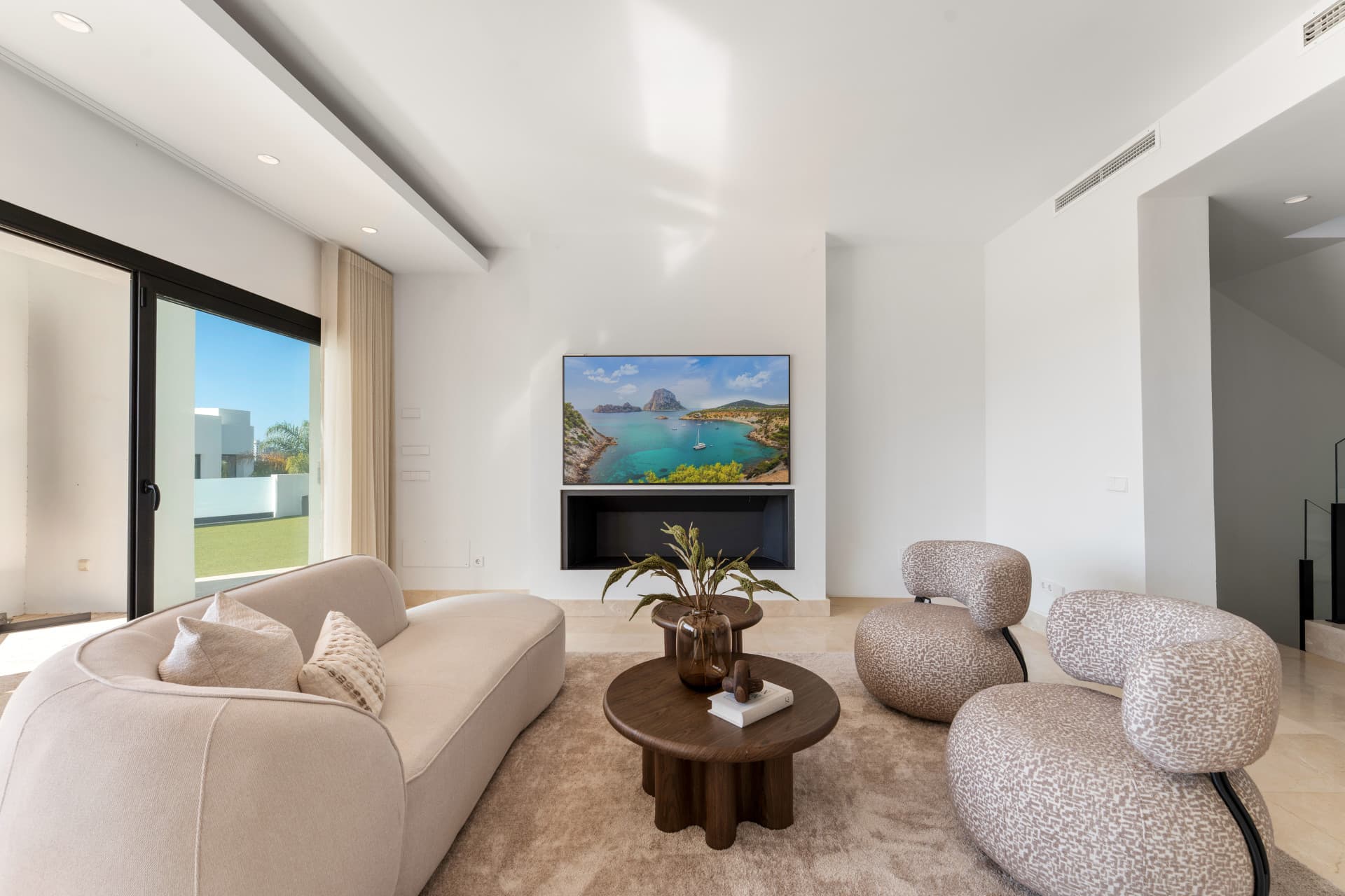 Luxury 5-Bedroom Villa in La Alquería, Benahavís with Panoramic Views