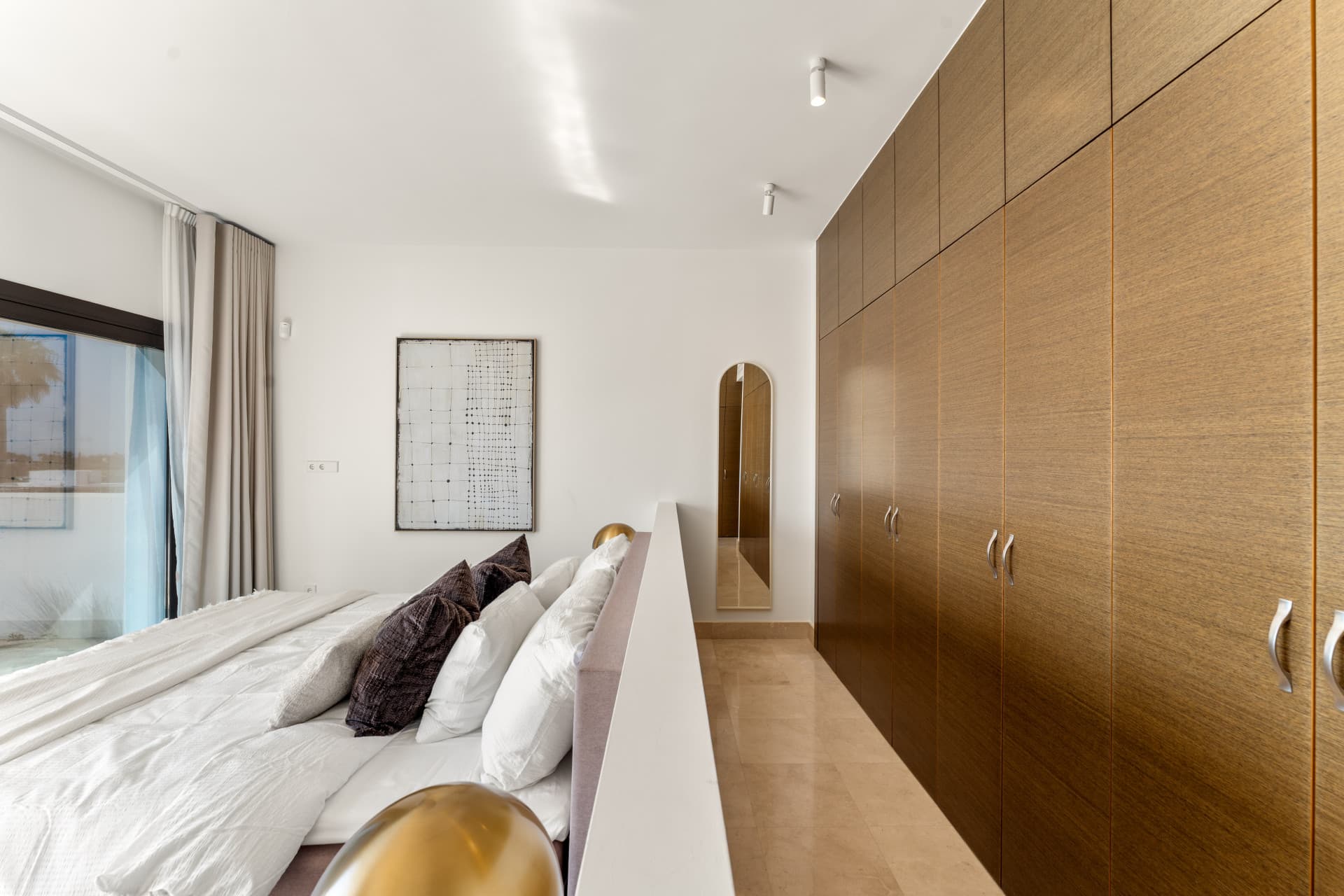 Luxury 5-Bedroom Villa in La Alquería, Benahavís with Panoramic Views