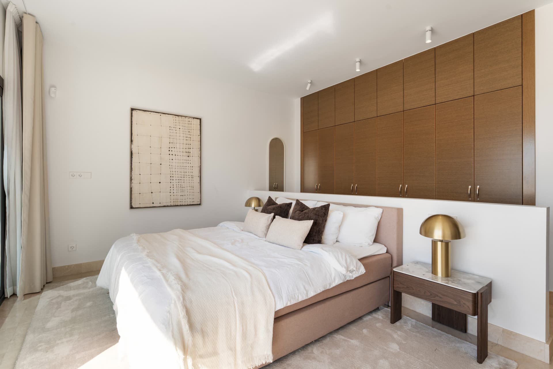 Luxury 5-Bedroom Villa in La Alquería, Benahavís with Panoramic Views