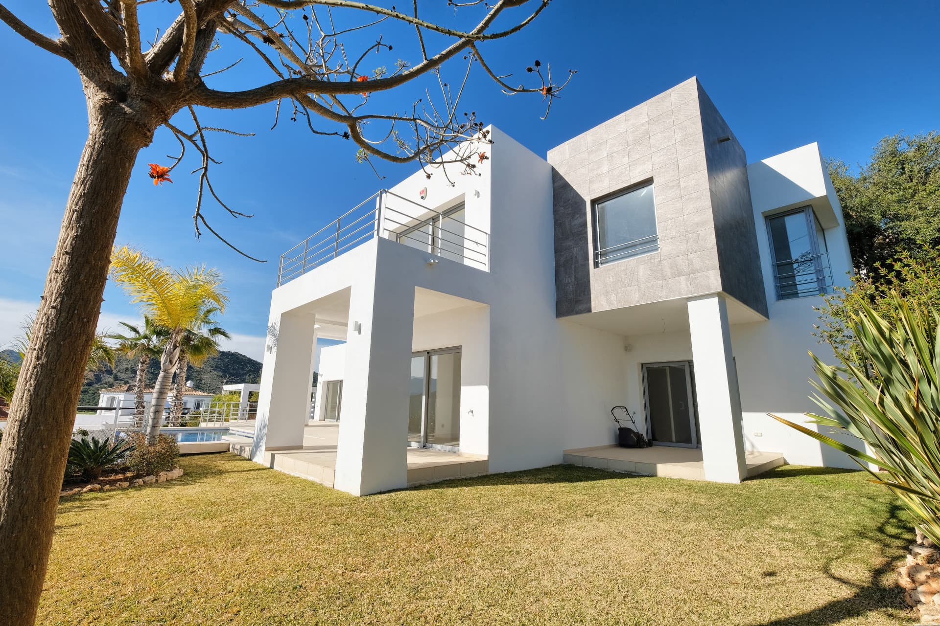 Luxury 4-Bedroom Villa in Puerto del Capitán, Benahavís with Panoramic Views