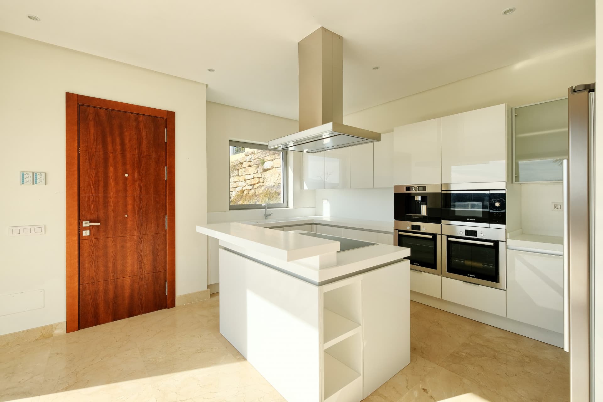 Luxury 4-Bedroom Villa in Puerto del Capitán, Benahavís with Panoramic Views