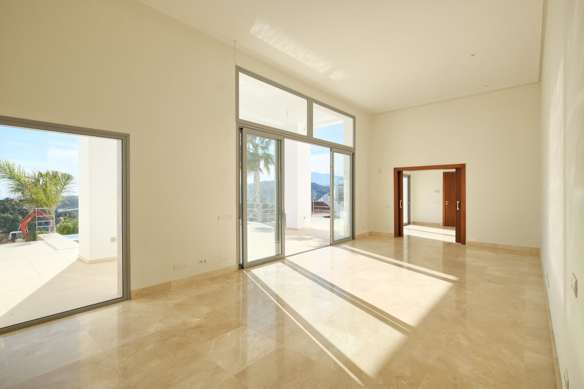 Luxury 4-Bedroom Villa in Puerto del Capitán, Benahavís with Panoramic Views
