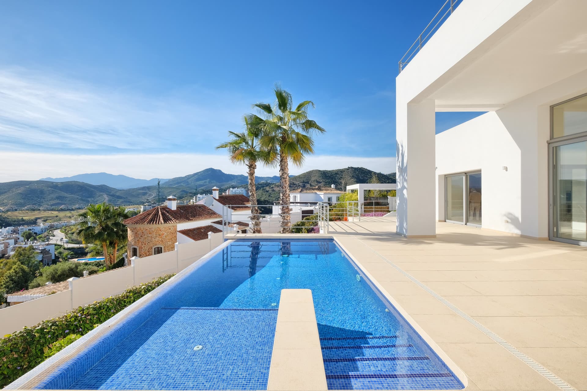 Luxury 4-Bedroom Villa in Puerto del Capitán, Benahavís with Panoramic Views