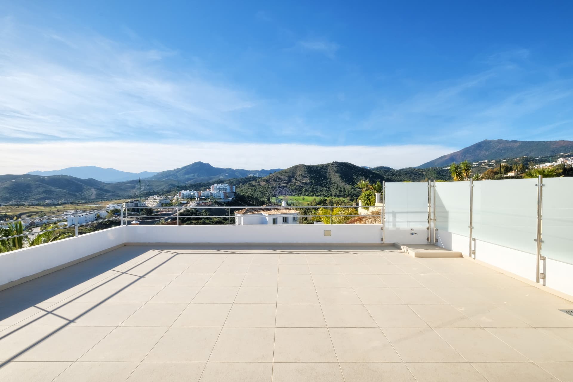 Luxury 4-Bedroom Villa in Puerto del Capitán, Benahavís with Panoramic Views