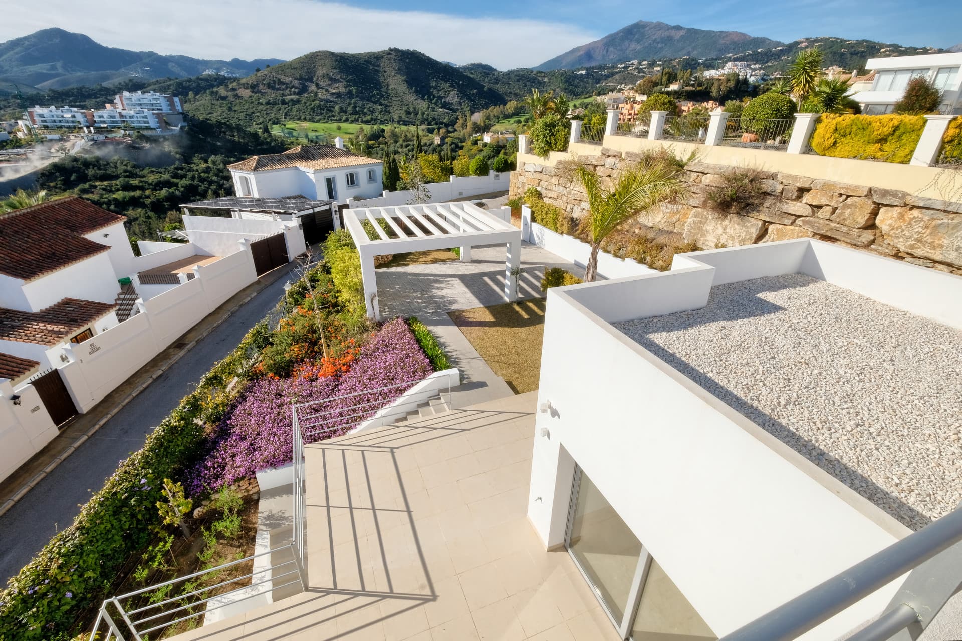 Luxury 4-Bedroom Villa in Puerto del Capitán, Benahavís with Panoramic Views