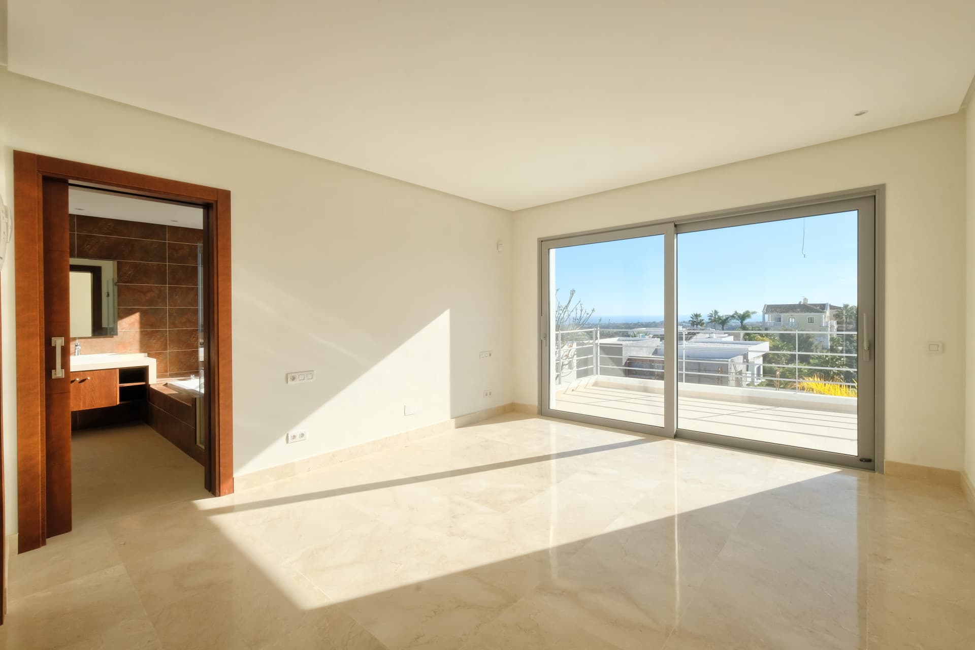 Luxury 4-Bedroom Villa in Puerto del Capitán, Benahavís with Panoramic Views