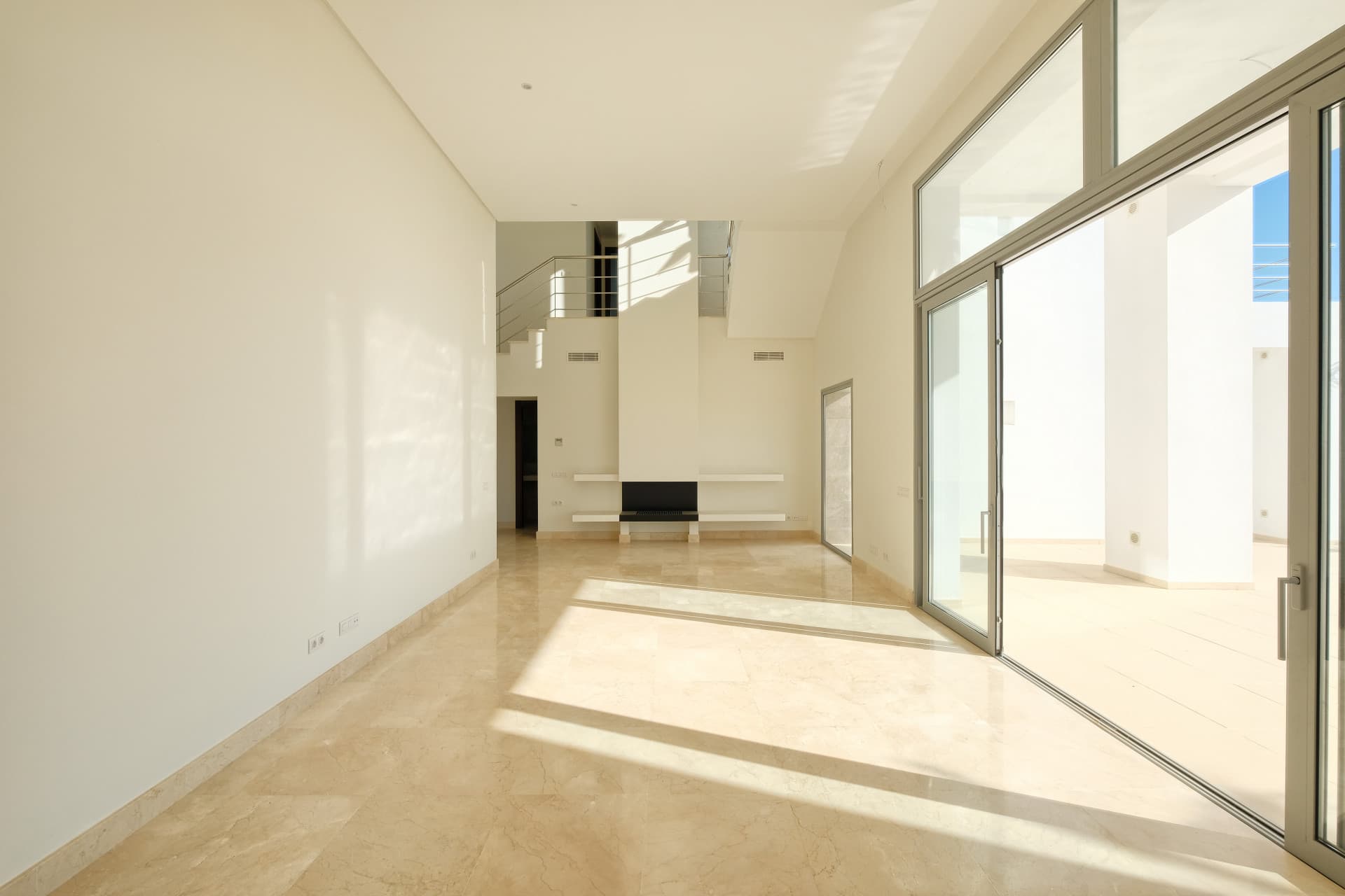 Luxury 4-Bedroom Villa in Puerto del Capitán, Benahavís with Panoramic Views