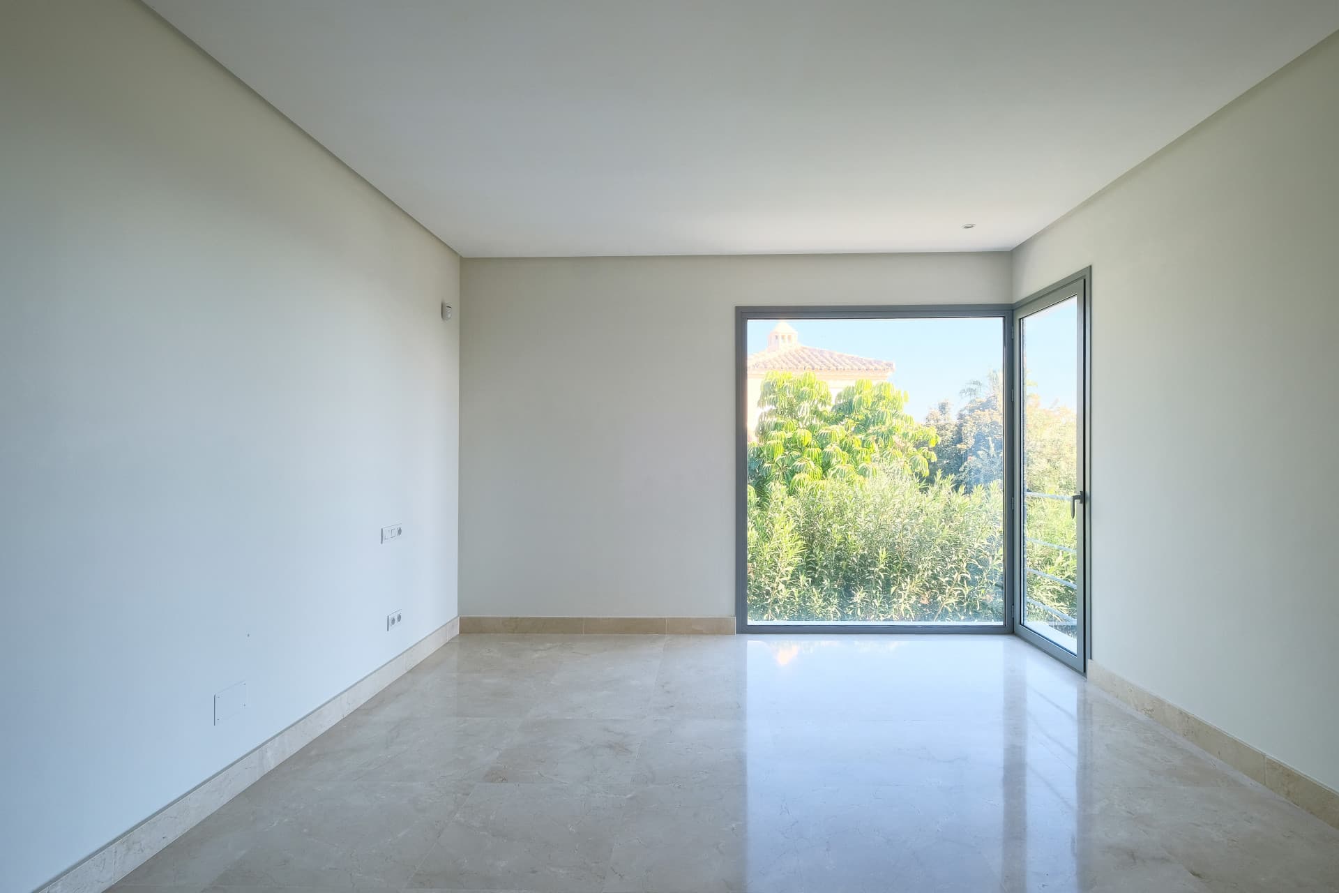Luxury 4-Bedroom Villa in Puerto del Capitán, Benahavís with Panoramic Views