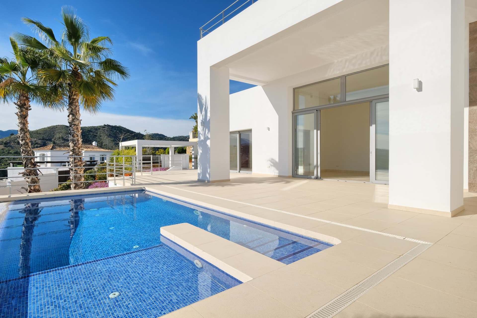 Luxury 4-Bedroom Villa in Puerto del Capitán, Benahavís with Panoramic Views
