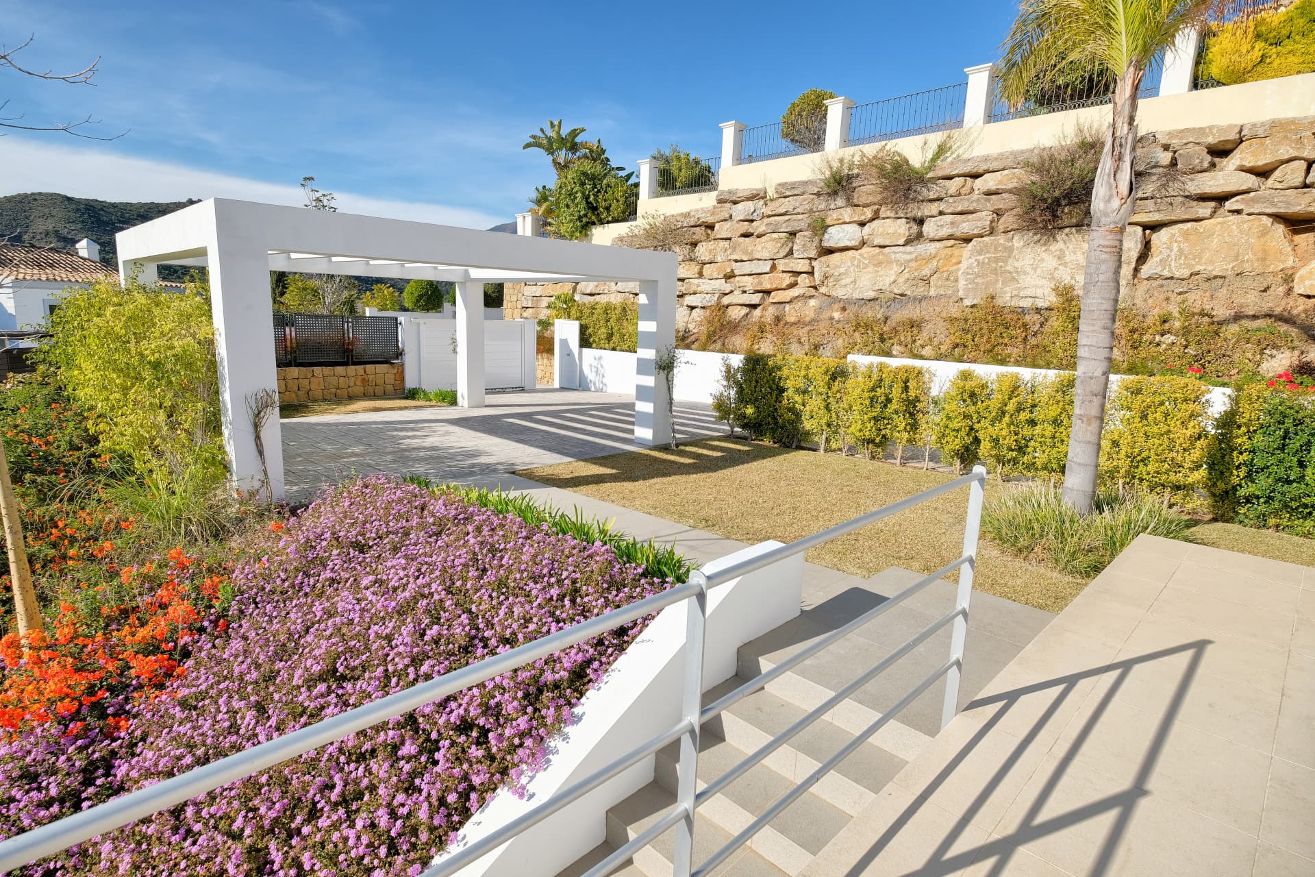 Luxury 4-Bedroom Villa in Puerto del Capitán, Benahavís with Panoramic Views