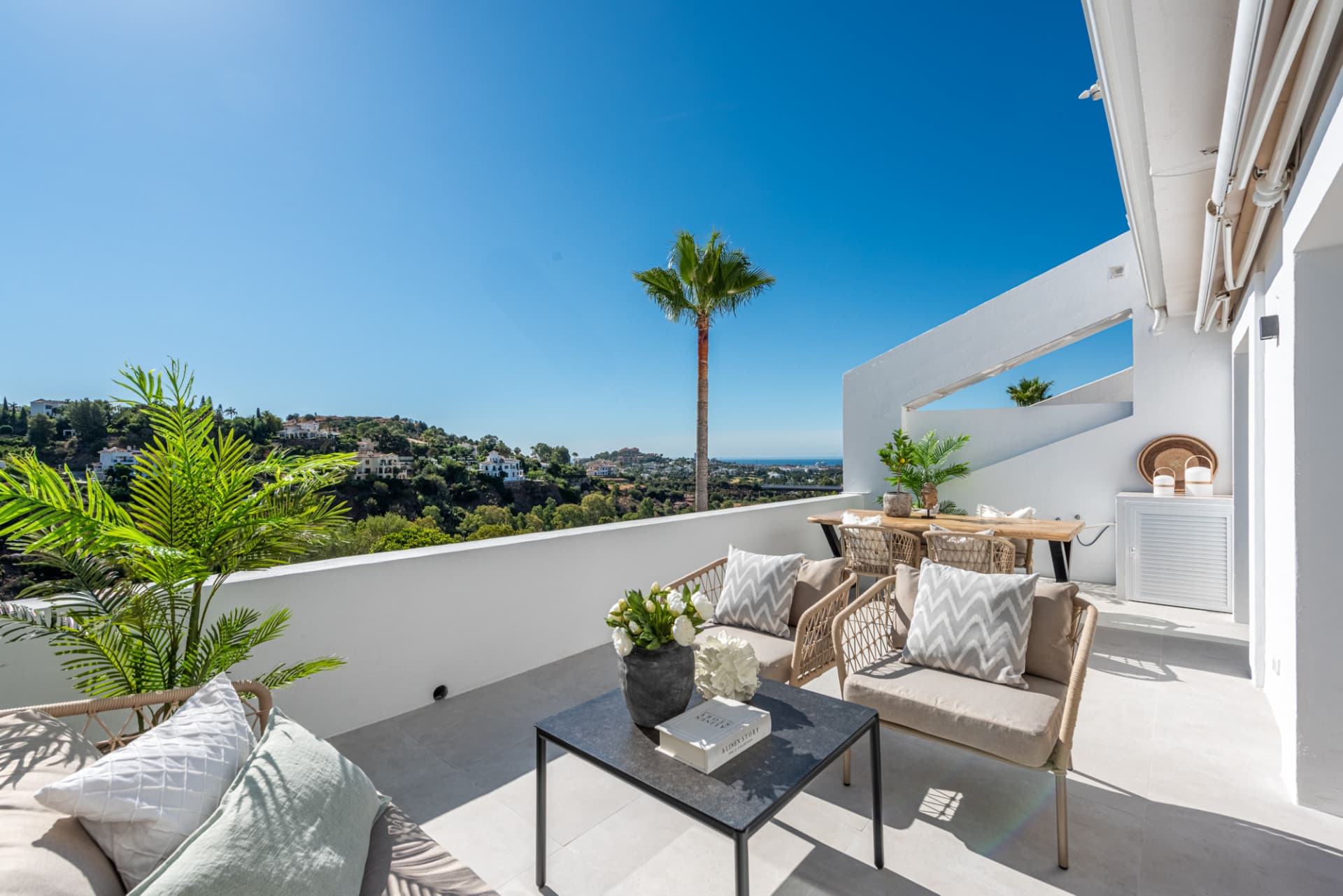 Apartamento reformado de 3 dormitorios en La Quinta, Benahavís con vistas panorámicas
