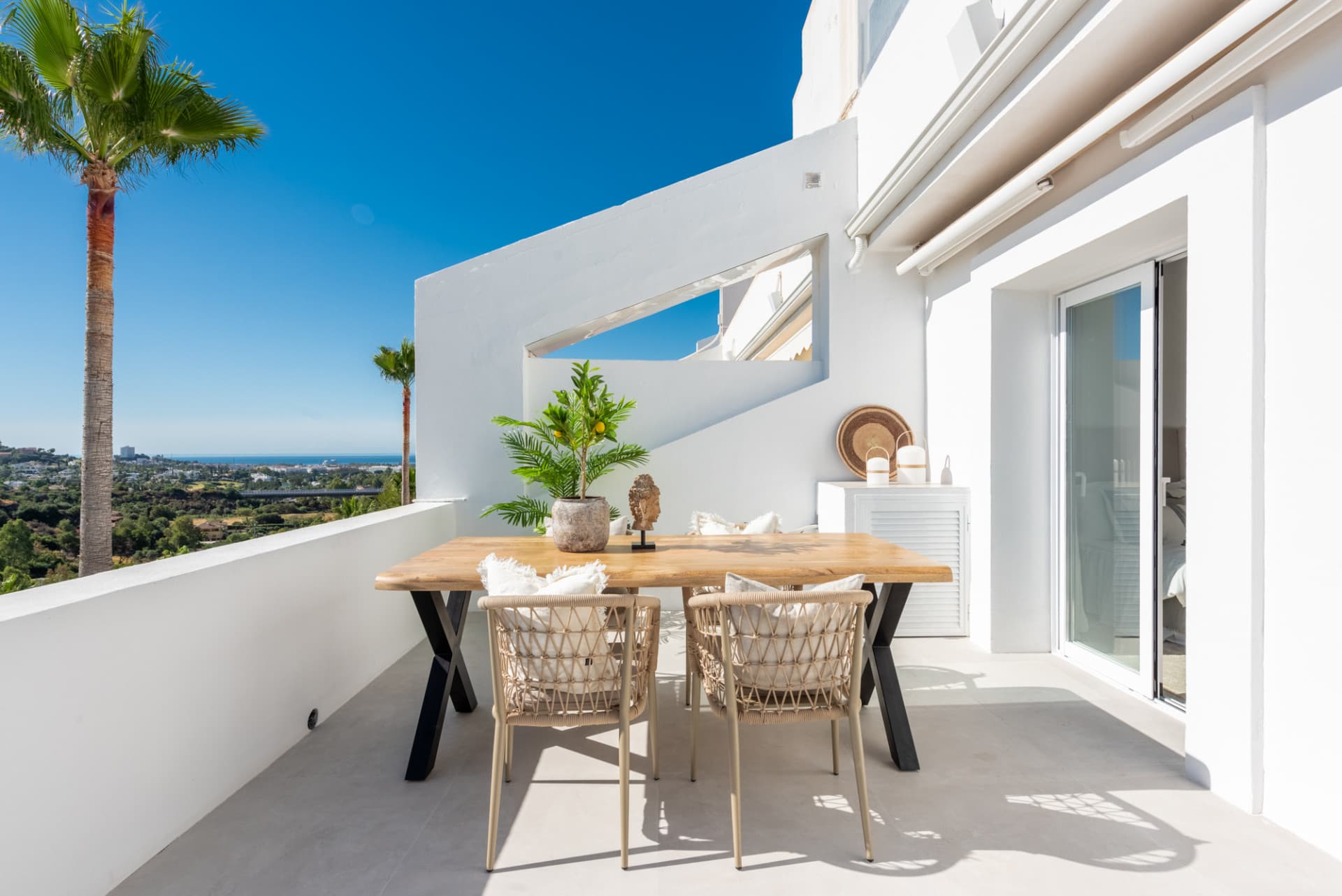 Renovated 3-Bedroom Apartment in La Quinta, Benahavís with Panoramic Views