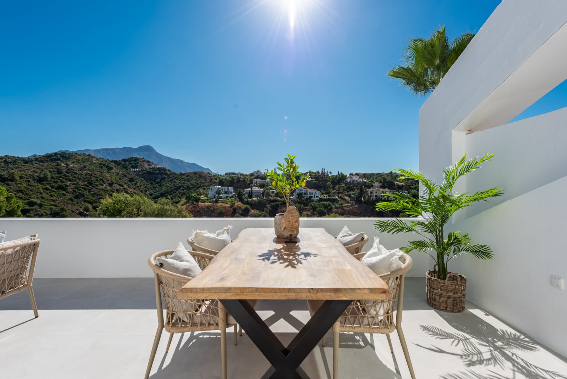 Renovated 3-Bedroom Apartment in La Quinta, Benahavís with Panoramic Views