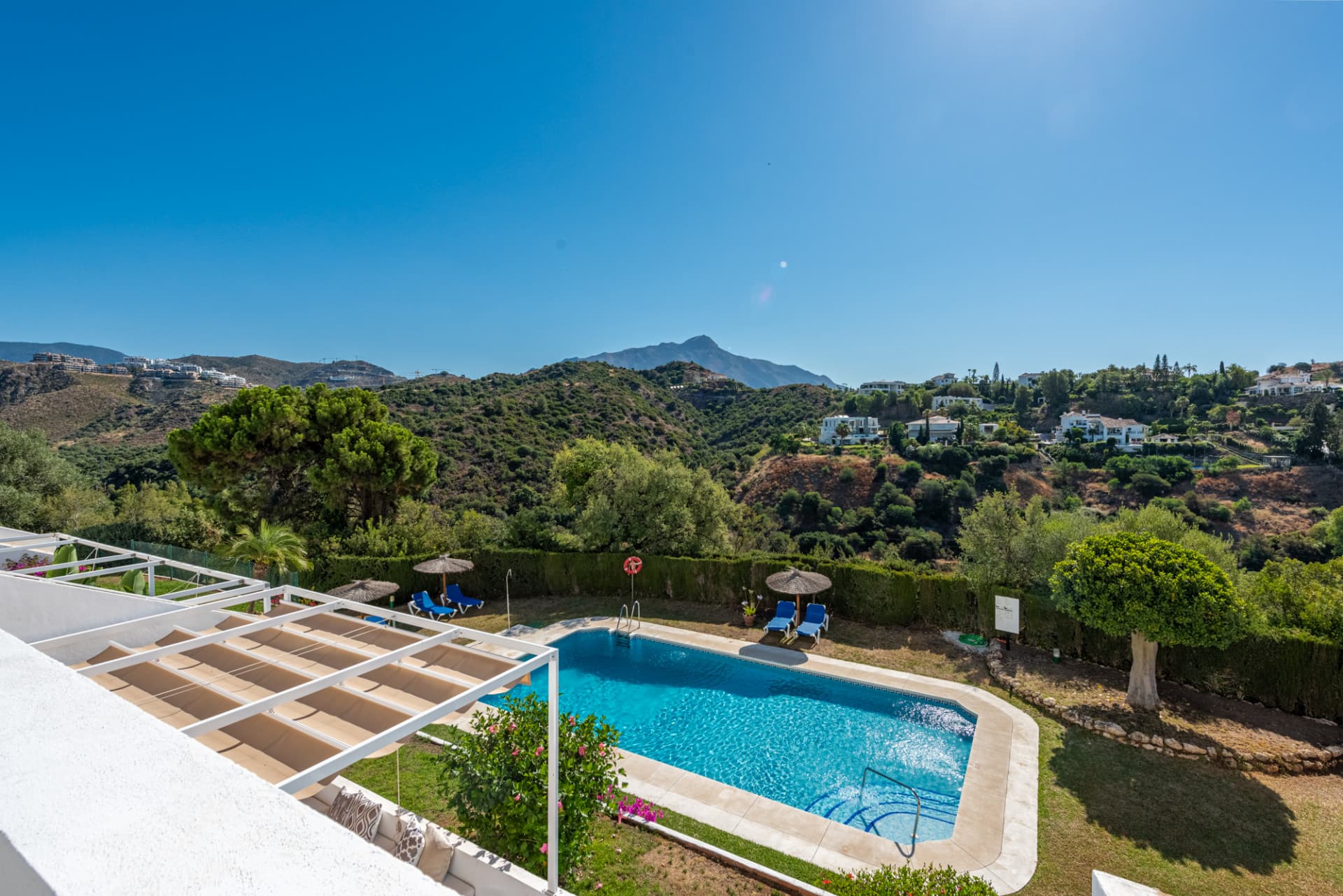 Renovated 3-Bedroom Apartment in La Quinta, Benahavís with Panoramic Views