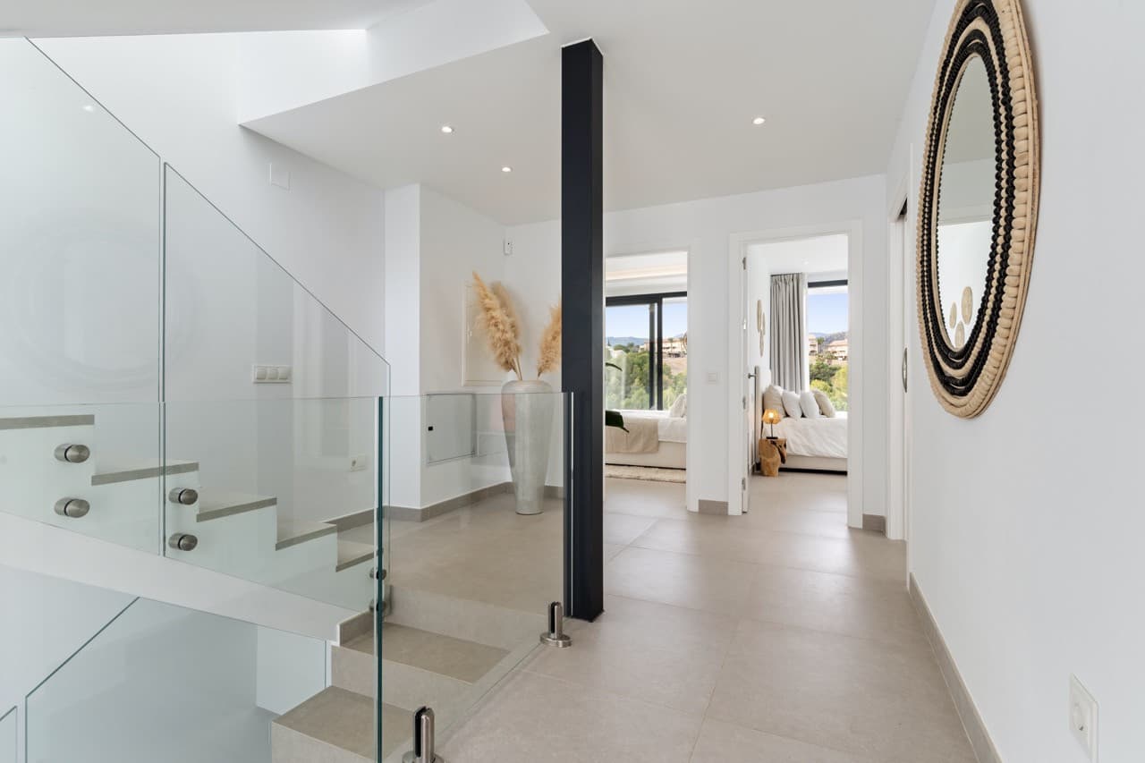 Luxury 6-Bedroom Villa in La Resina Golf, Estepona