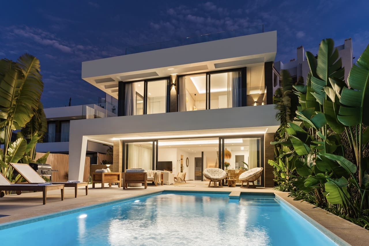 Luxury 6-Bedroom Villa in La Resina Golf, Estepona