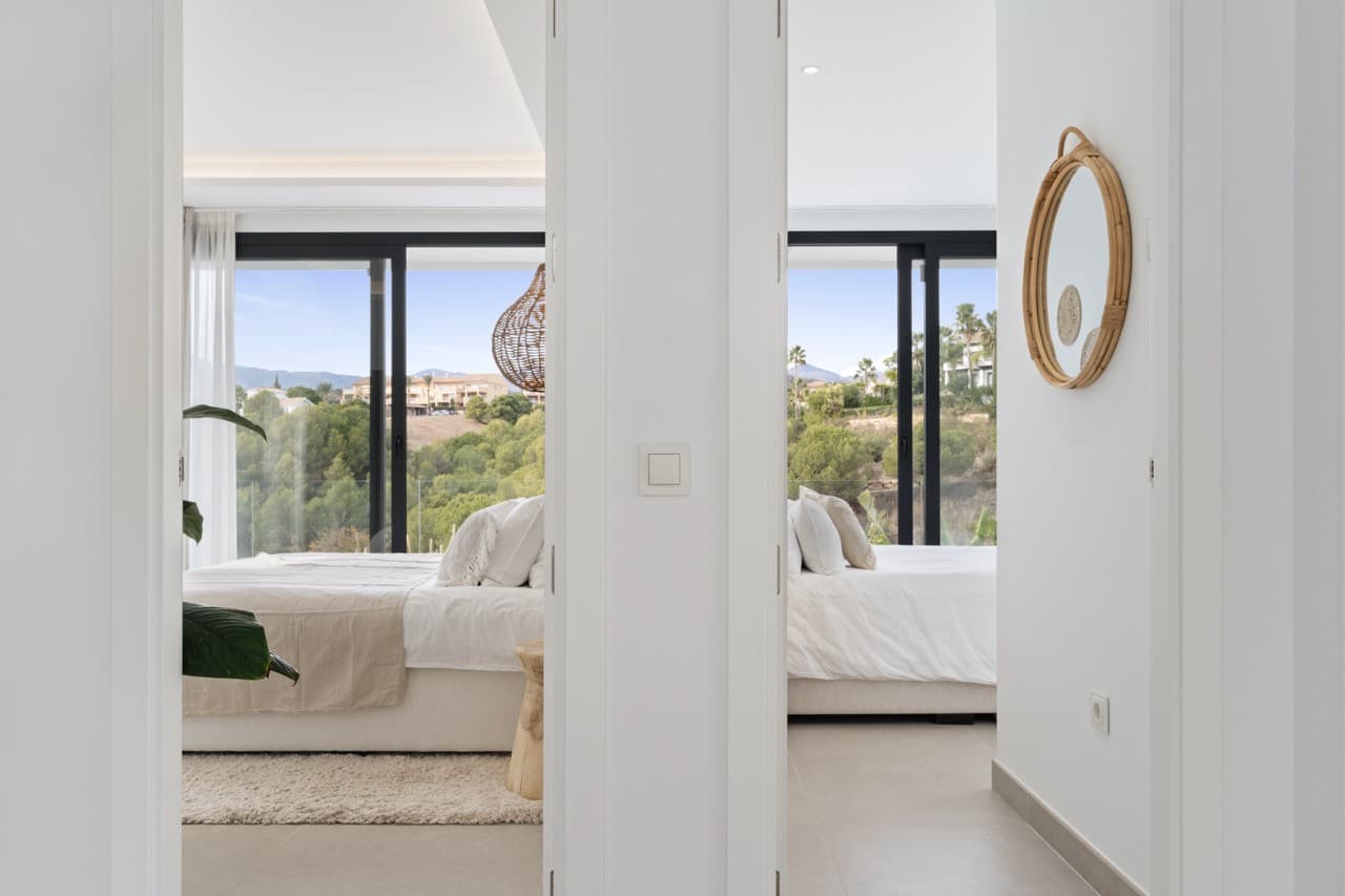 Luxury 6-Bedroom Villa in La Resina Golf, Estepona