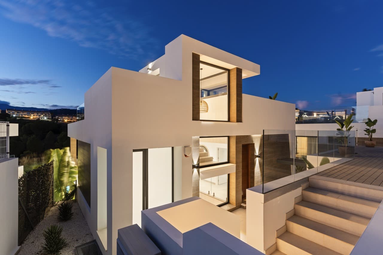 Luxury 6-Bedroom Villa in La Resina Golf, Estepona