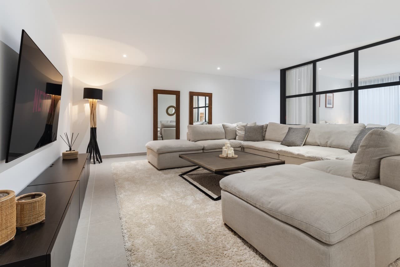 Luxury 6-Bedroom Villa in La Resina Golf, Estepona