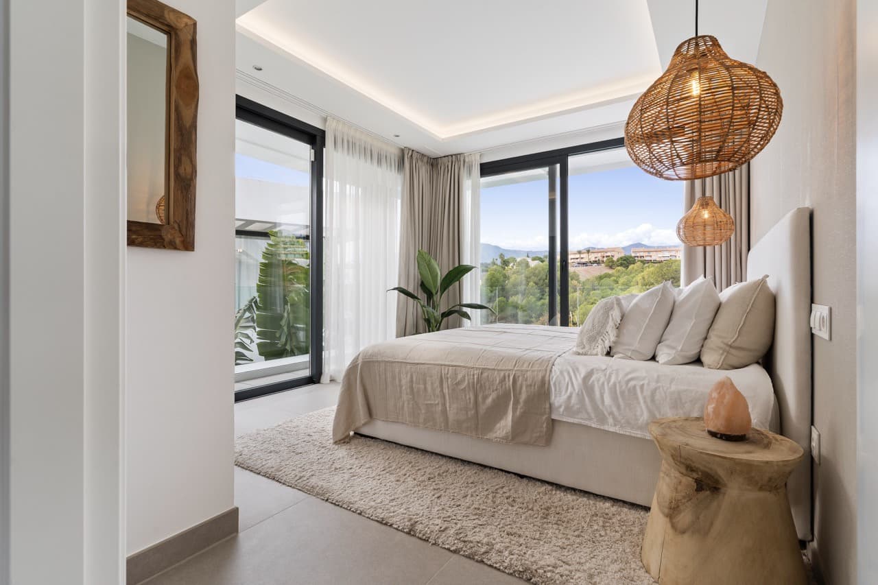 Luxury 6-Bedroom Villa in La Resina Golf, Estepona