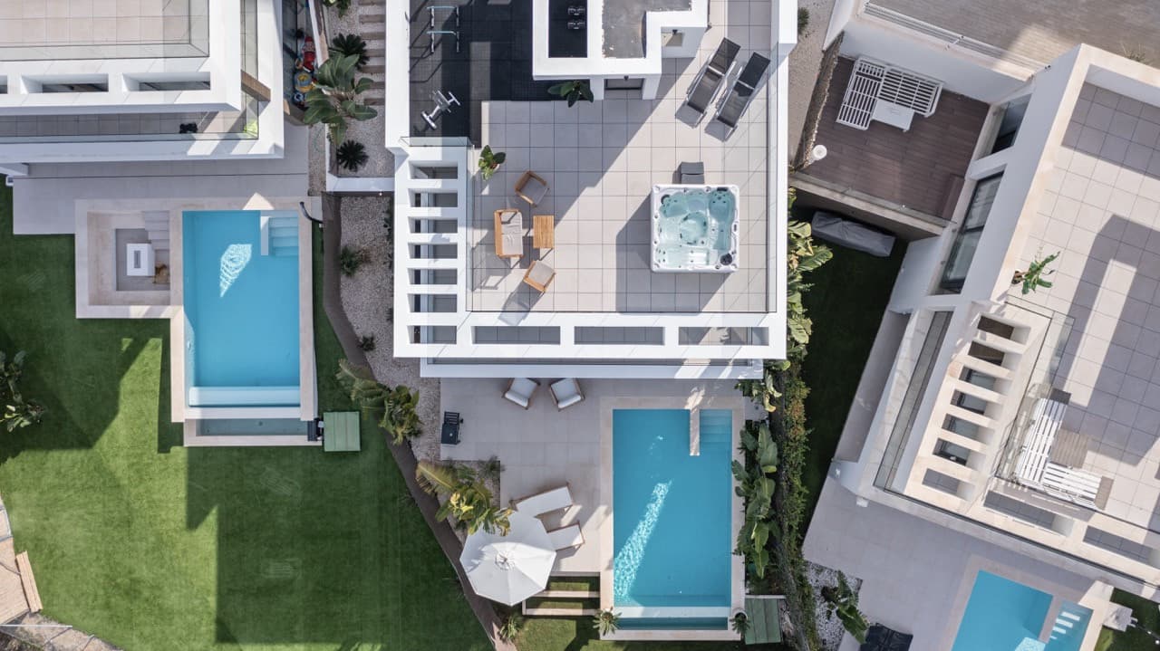 Luxury 6-Bedroom Villa in La Resina Golf, Estepona