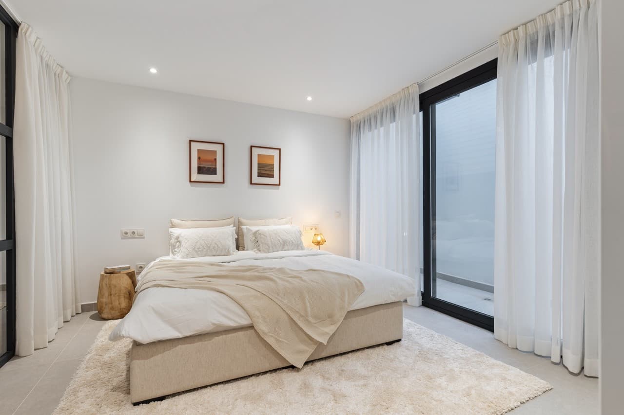 Luxury 6-Bedroom Villa in La Resina Golf, Estepona