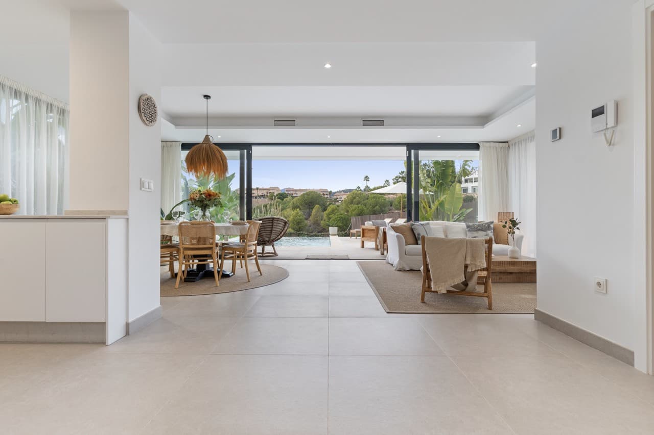 Luxury 6-Bedroom Villa in La Resina Golf, Estepona