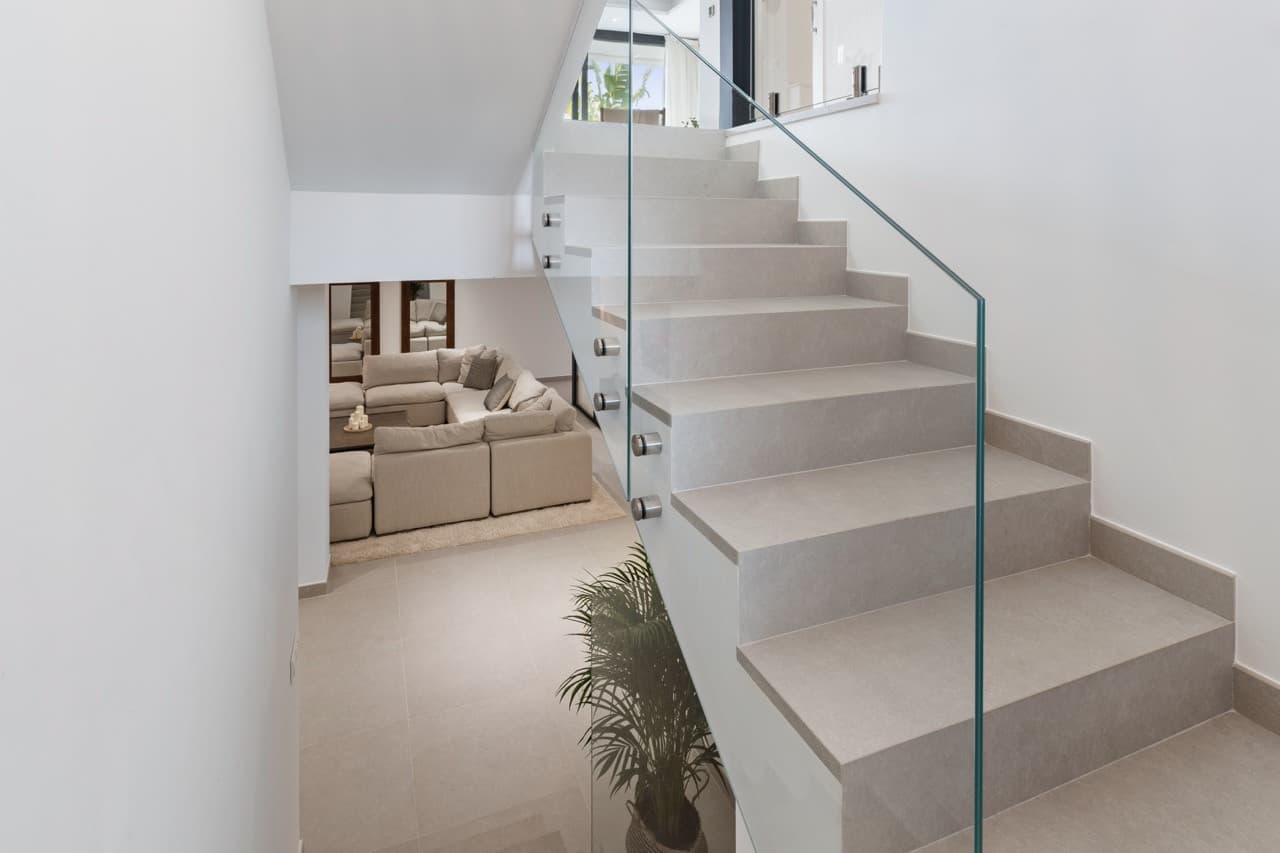 Luxury 6-Bedroom Villa in La Resina Golf, Estepona