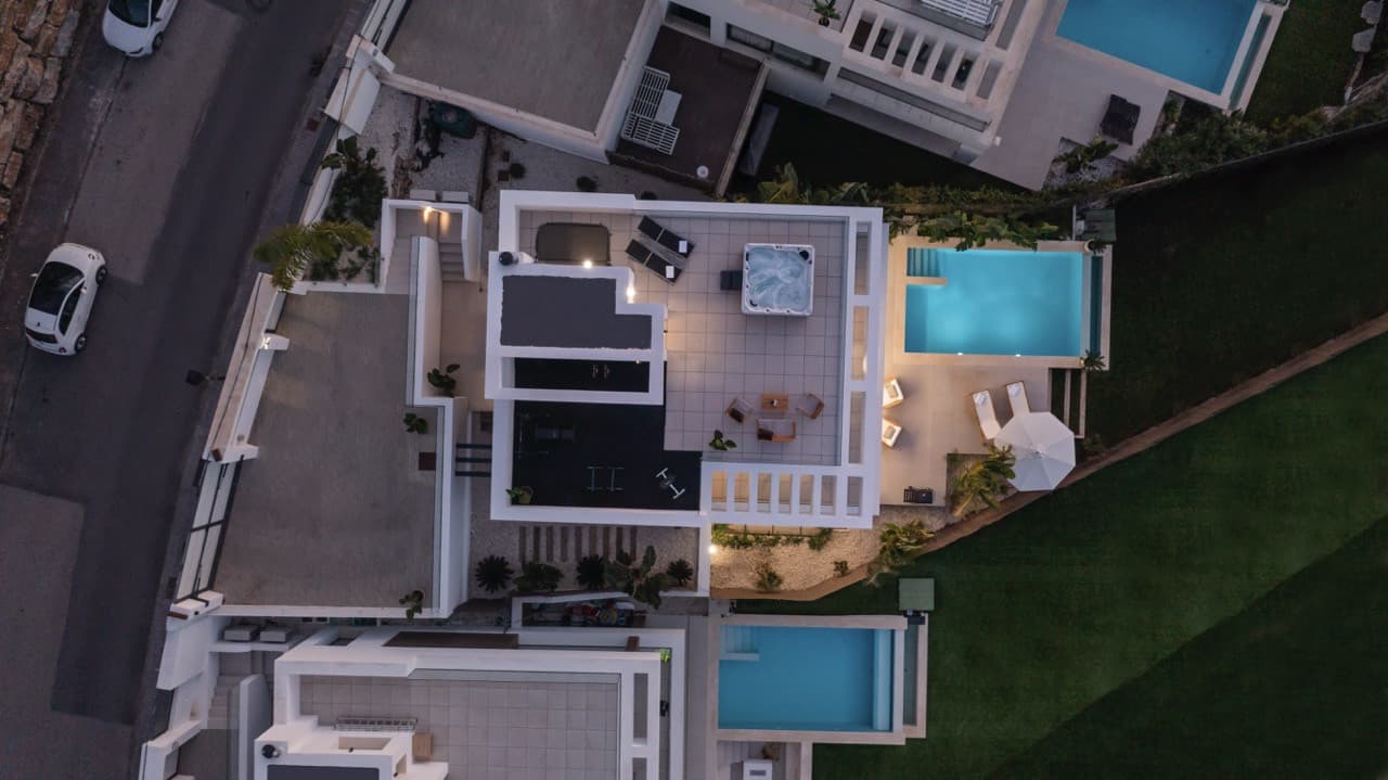 Luxury 6-Bedroom Villa in La Resina Golf, Estepona