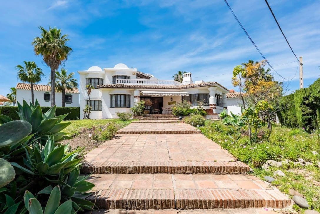 3-Bedroom Villa in Monte Biarritz on the New Golden Mile