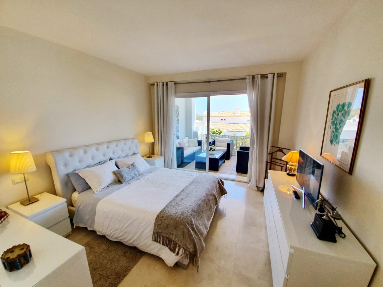 Bright South-Facing Apartment with Panoramic Mountain & Sea Views