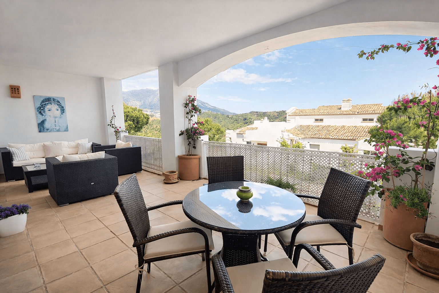 Bright South-Facing Apartment with Panoramic Mountain & Sea Views