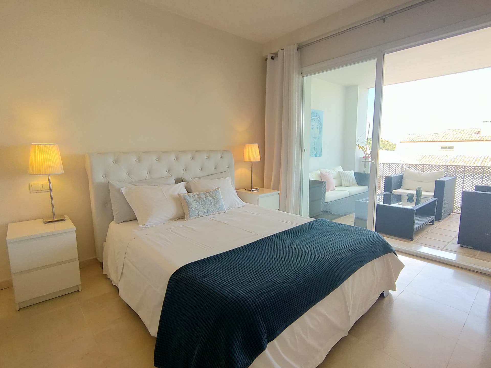 Bright South-Facing Apartment with Panoramic Mountain & Sea Views