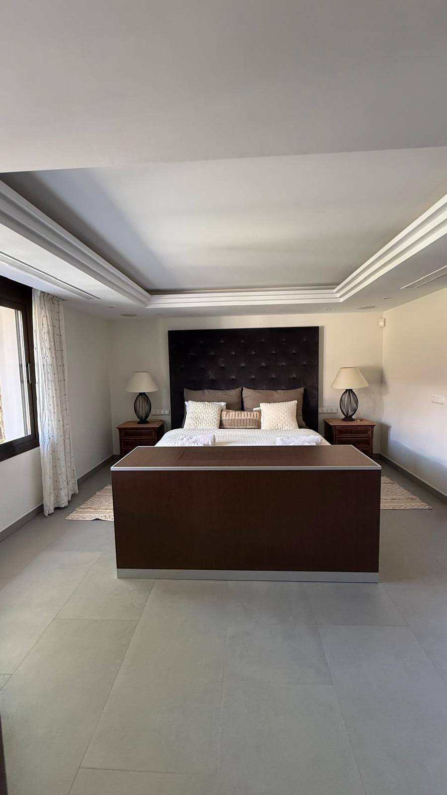 Luxury 5-Bedroom Villa in Los Naranjos, Nueva Andalucía