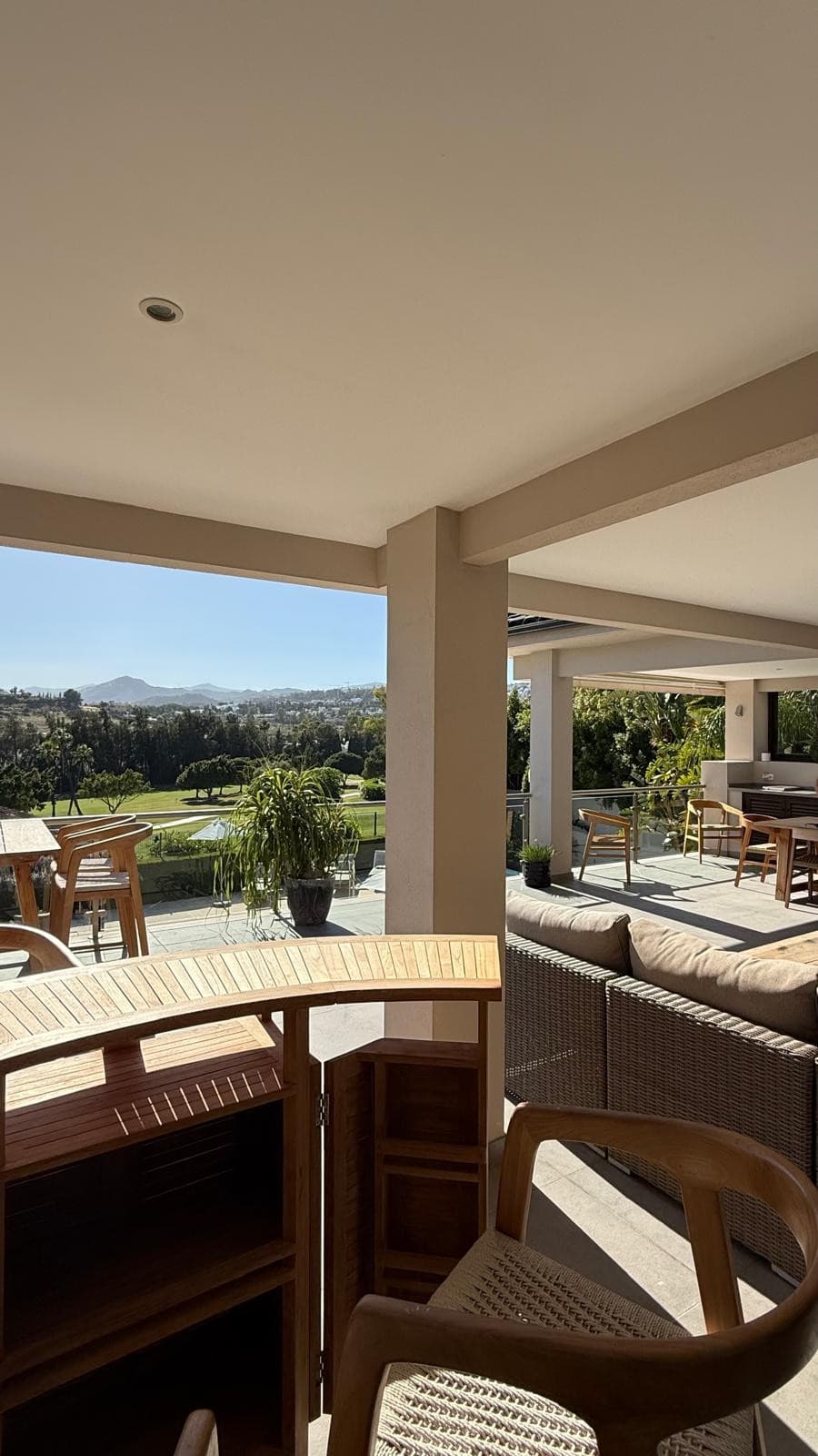 Luxury 5-Bedroom Villa in Los Naranjos, Nueva Andalucía