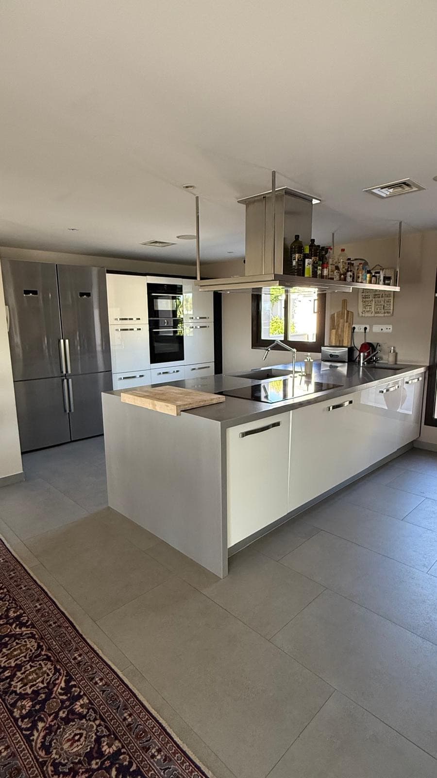 Luxury 5-Bedroom Villa in Los Naranjos, Nueva Andalucía
