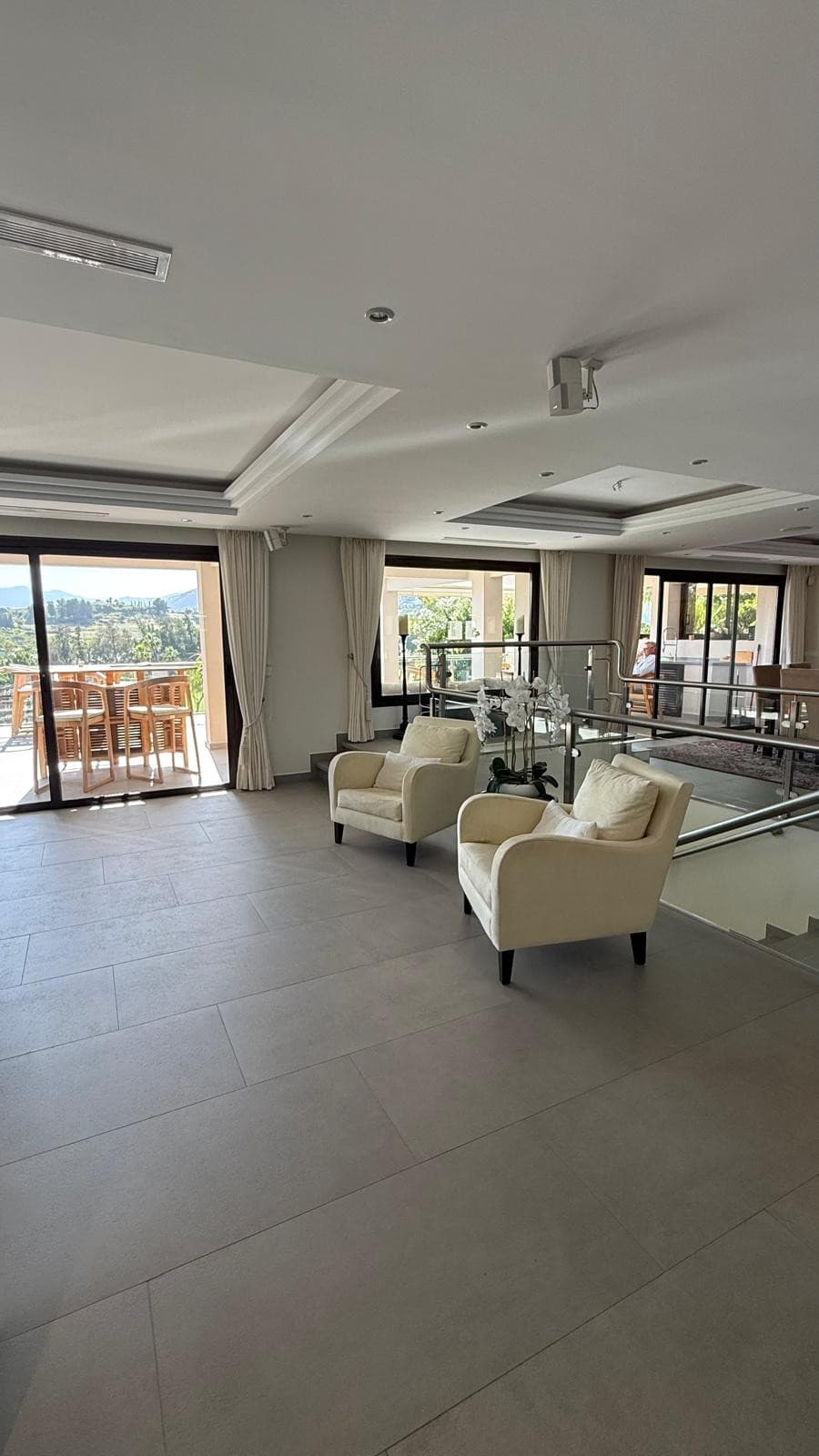 Luxury 5-Bedroom Villa in Los Naranjos, Nueva Andalucía