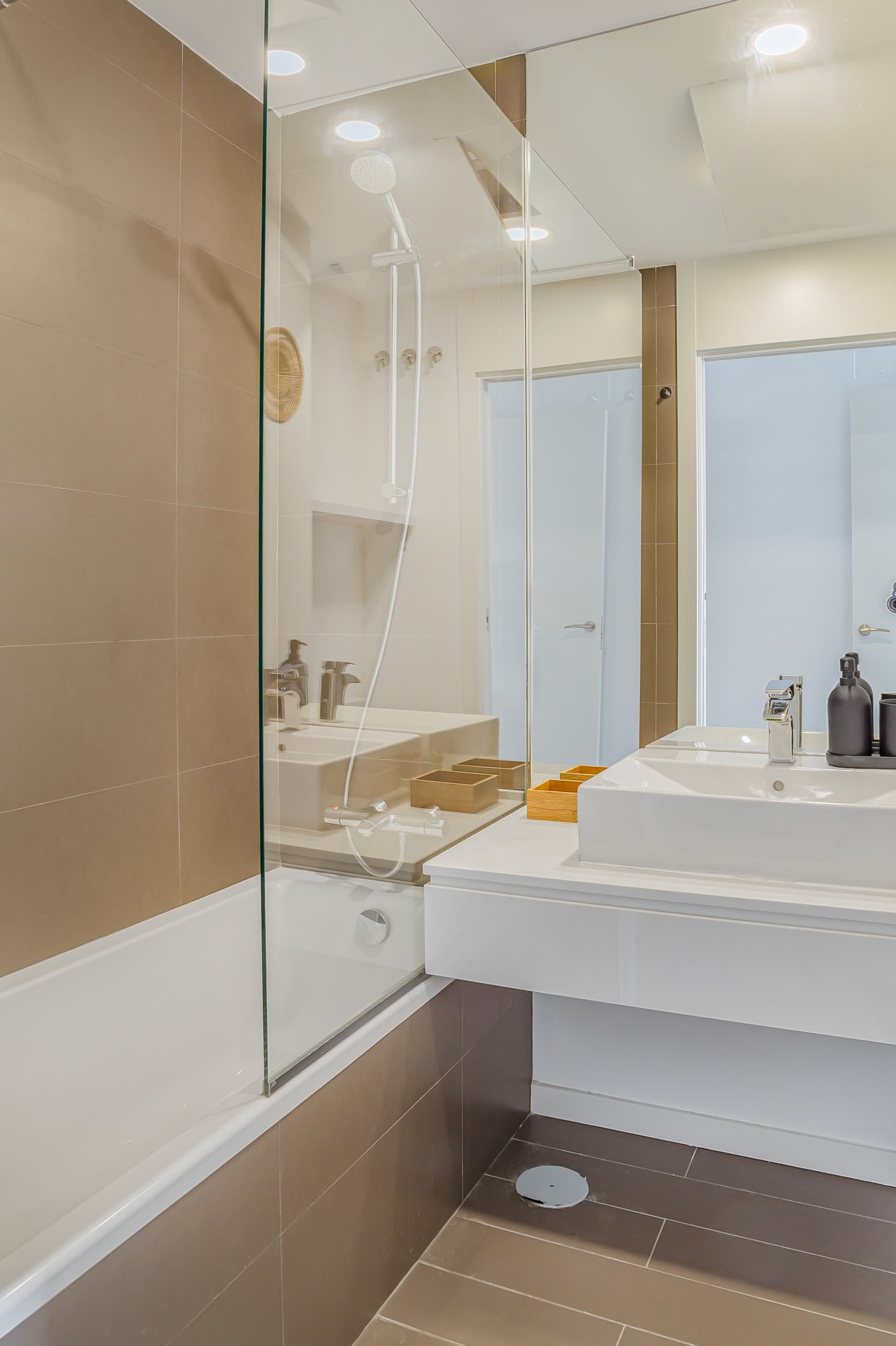 Modern 3-Bedroom Apartment in Oceana Views, Cancelada – New Golden Mile