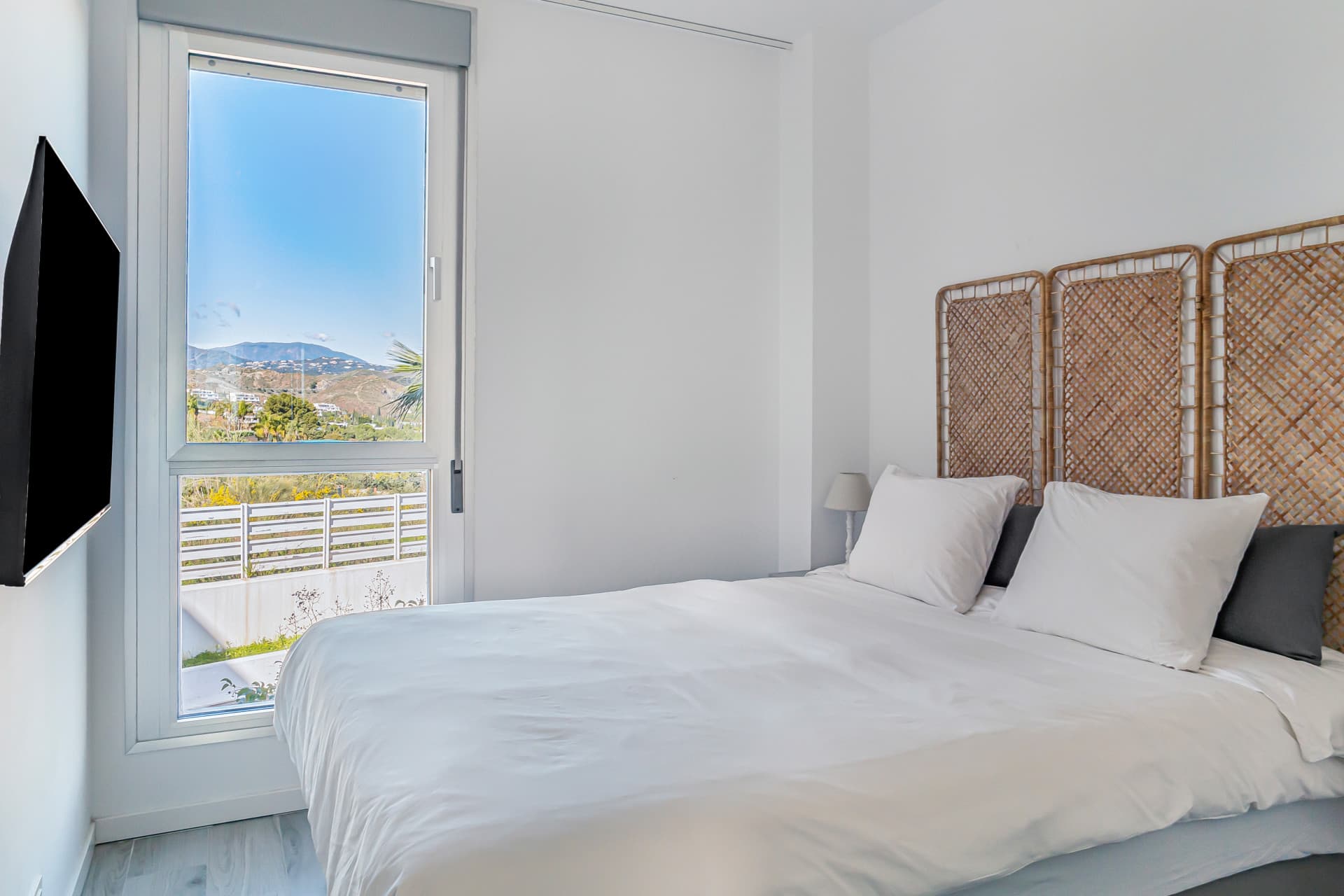 Modern 3-Bedroom Apartment in Oceana Views, Cancelada – New Golden Mile